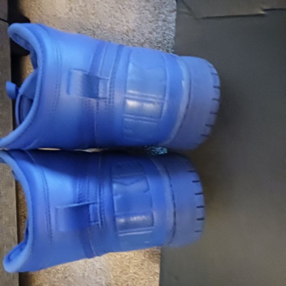 Nike - Picture 2 of 9